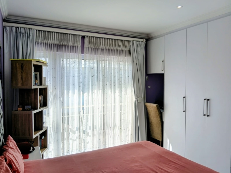 5 Bedroom Property for Sale in Beacon Bay Eastern Cape